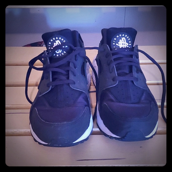 Nike Huaraches - Picture 1 of 5